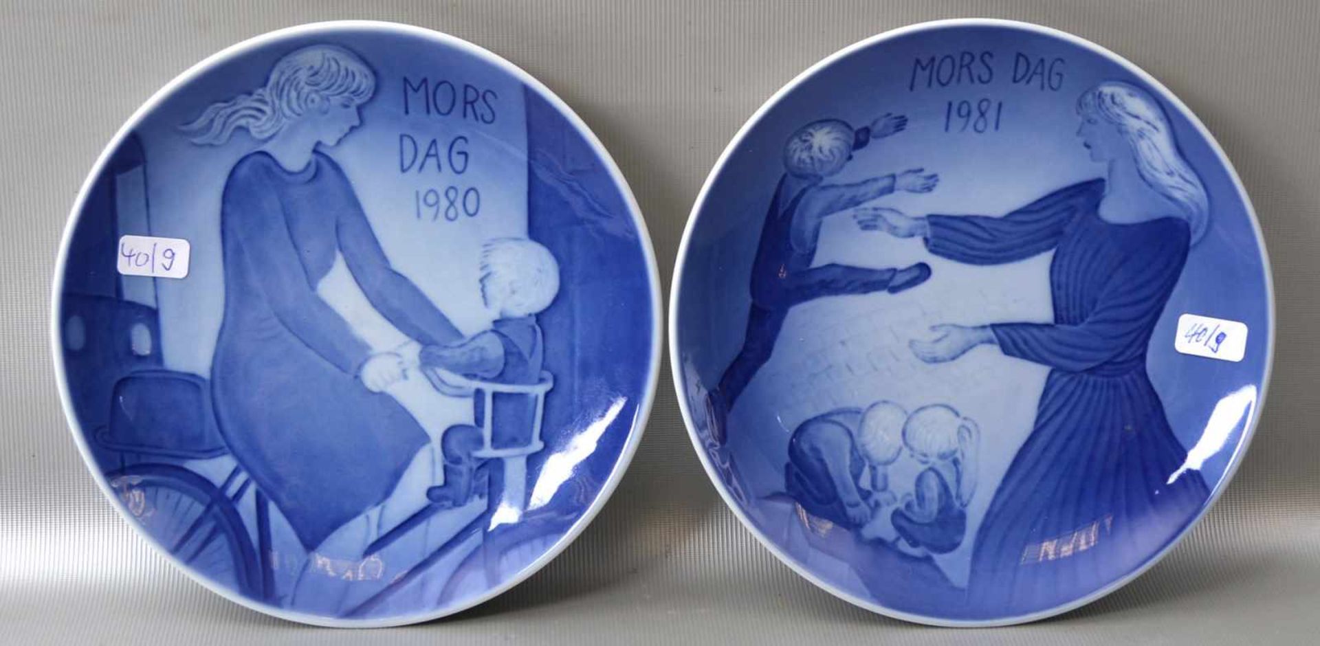 Zwei Muttertagsteller 1980 und 1981, blau, Dm 15 cm, FM Kopenhagen