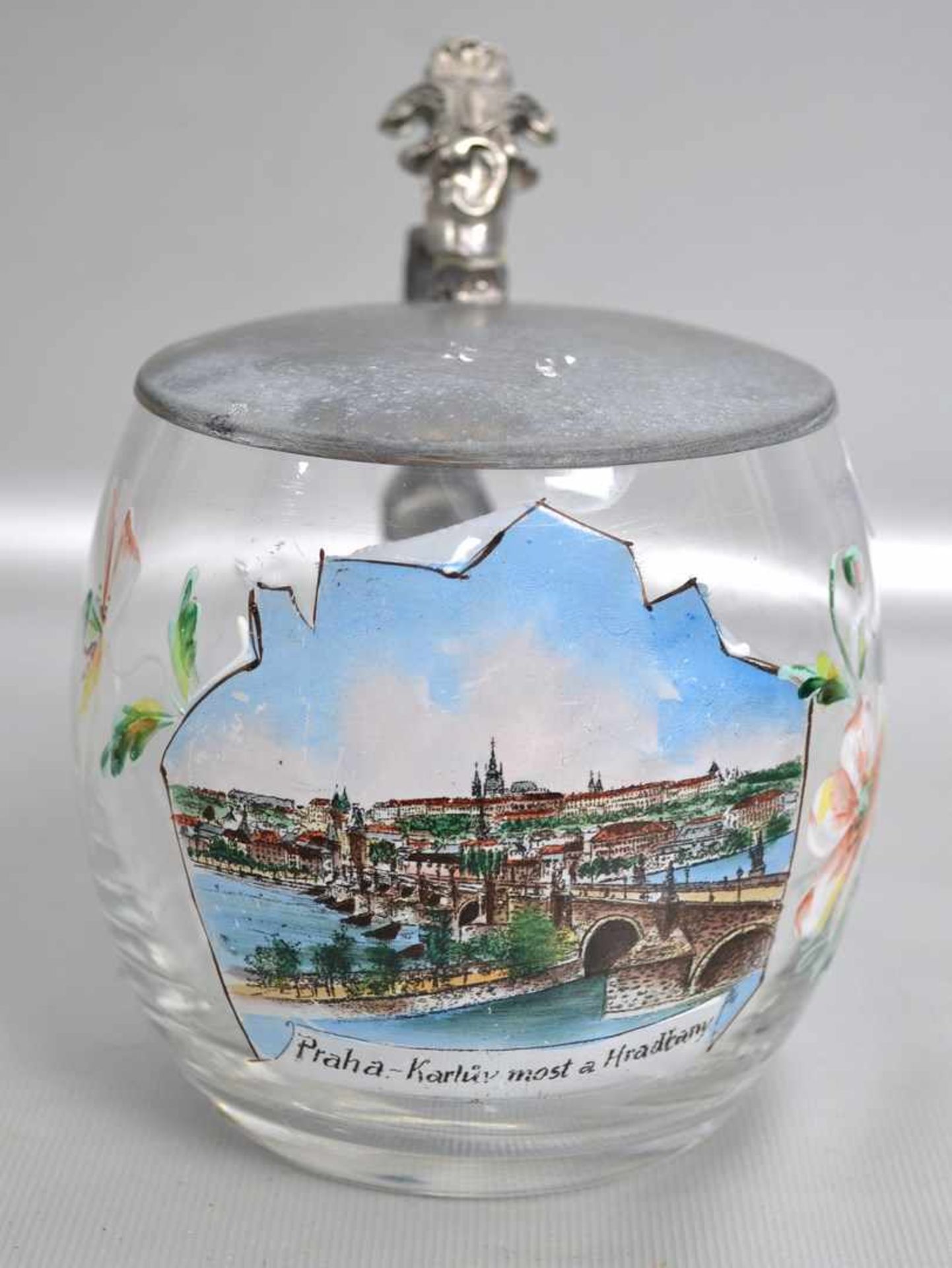 Bierkrug farbl. Glas, mit Ansicht von Prag, Metalldeckel, um 1900