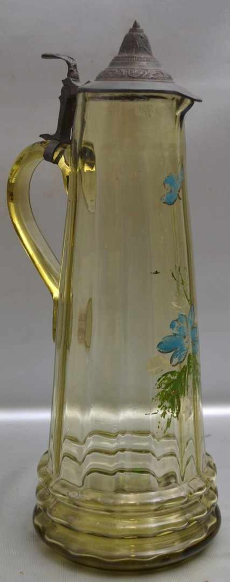 Saftkrug grünes Glas, mit bunter Bemalung, Zinndeckel, H 37 cm, um 1880