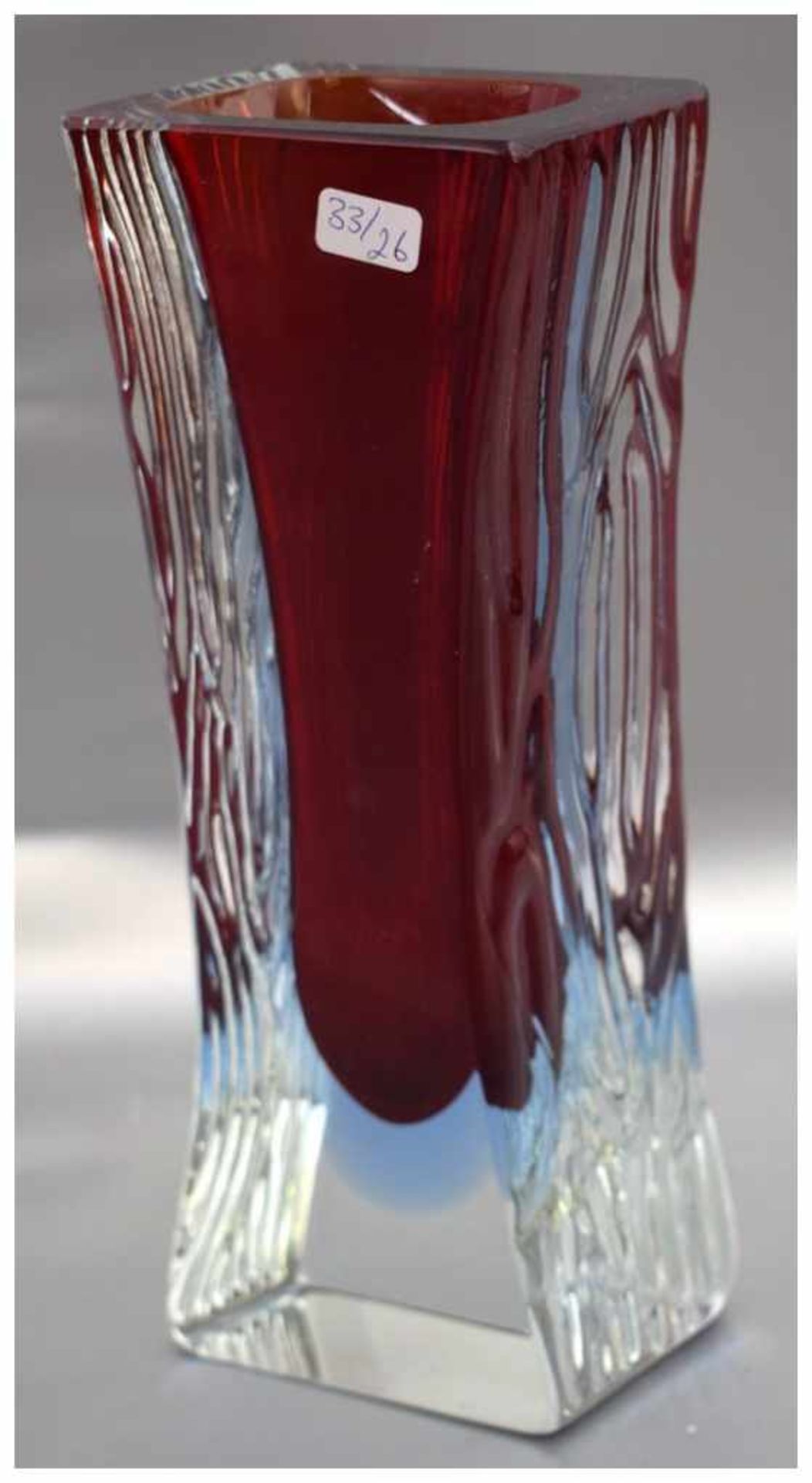 Vase farbl. Kristallglas, mit roter Farbeinschmelzung, H 23 cm, 70er Jahre