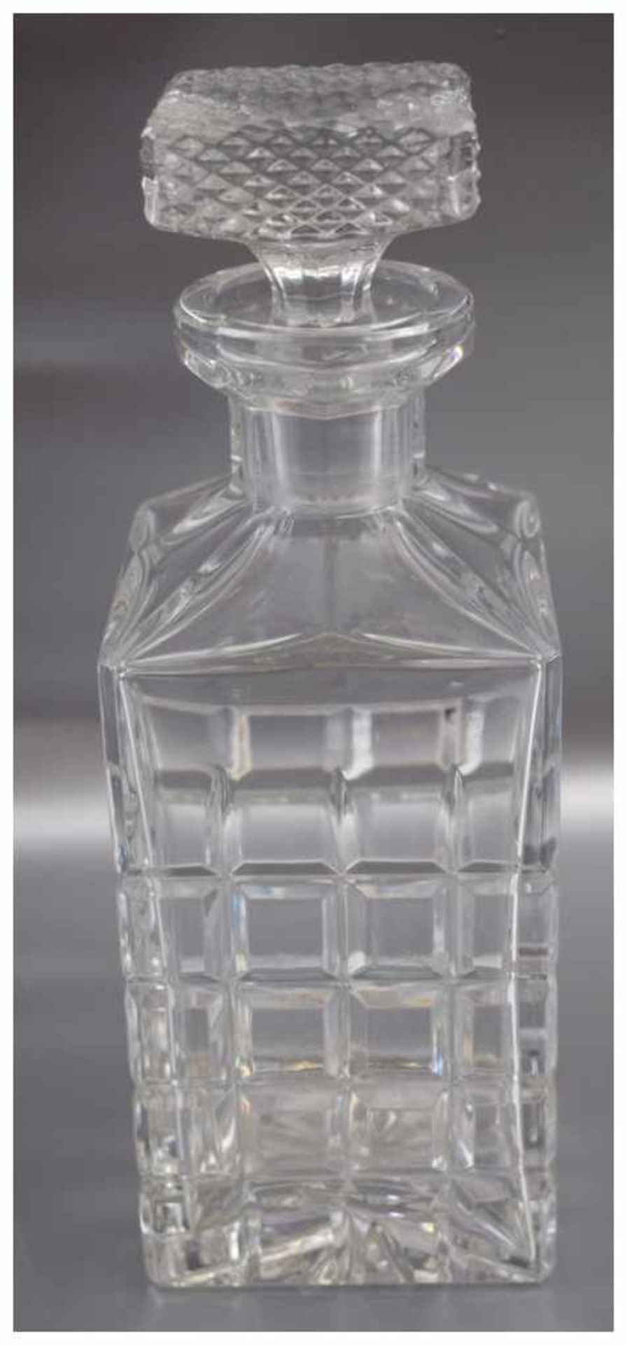 Karaffe farbl. Kristallglas, geschliffen verziert, rechteckig, mit Stöpsel, H 25 cm