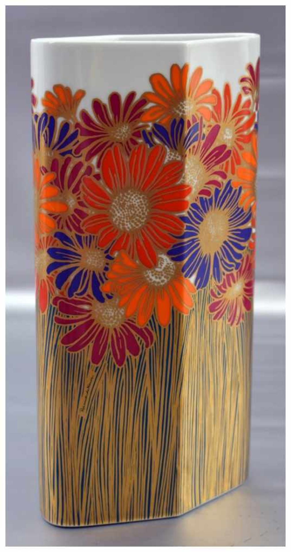 Vase oval, Wandung mit bunten Blüten und Gräsern bemalt, H 30 cm, B 15 cm, FM Rosenthal, 70er Jahre