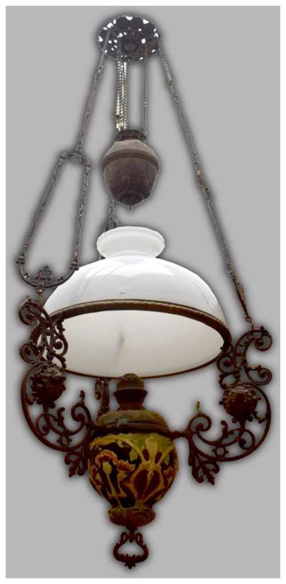 Petroleum-Deckenlampe 1-lichtig, Keramik, mit Jugendstil-Ornamenten verziert, drei