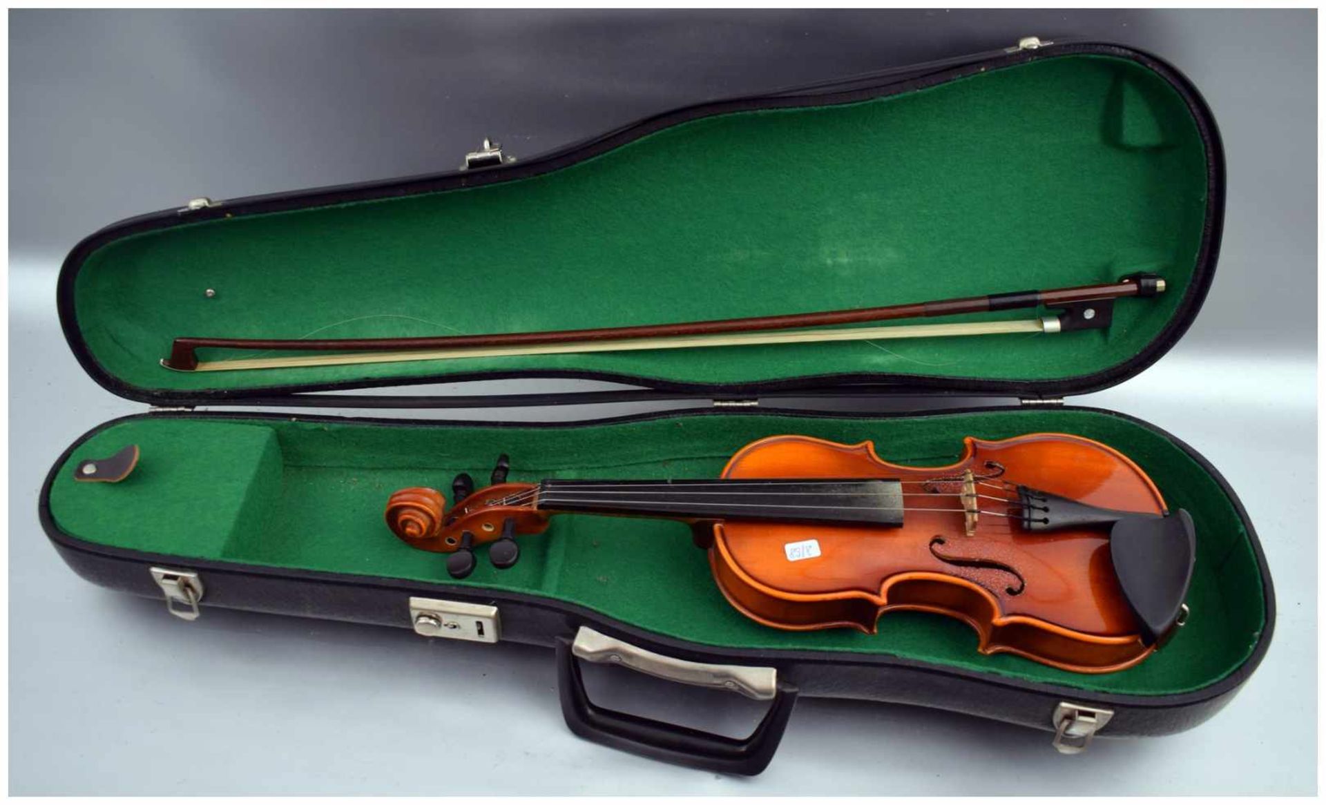 Kindergeige kleine Geige, mit Bogen, Kasten nicht original, L 44 cm