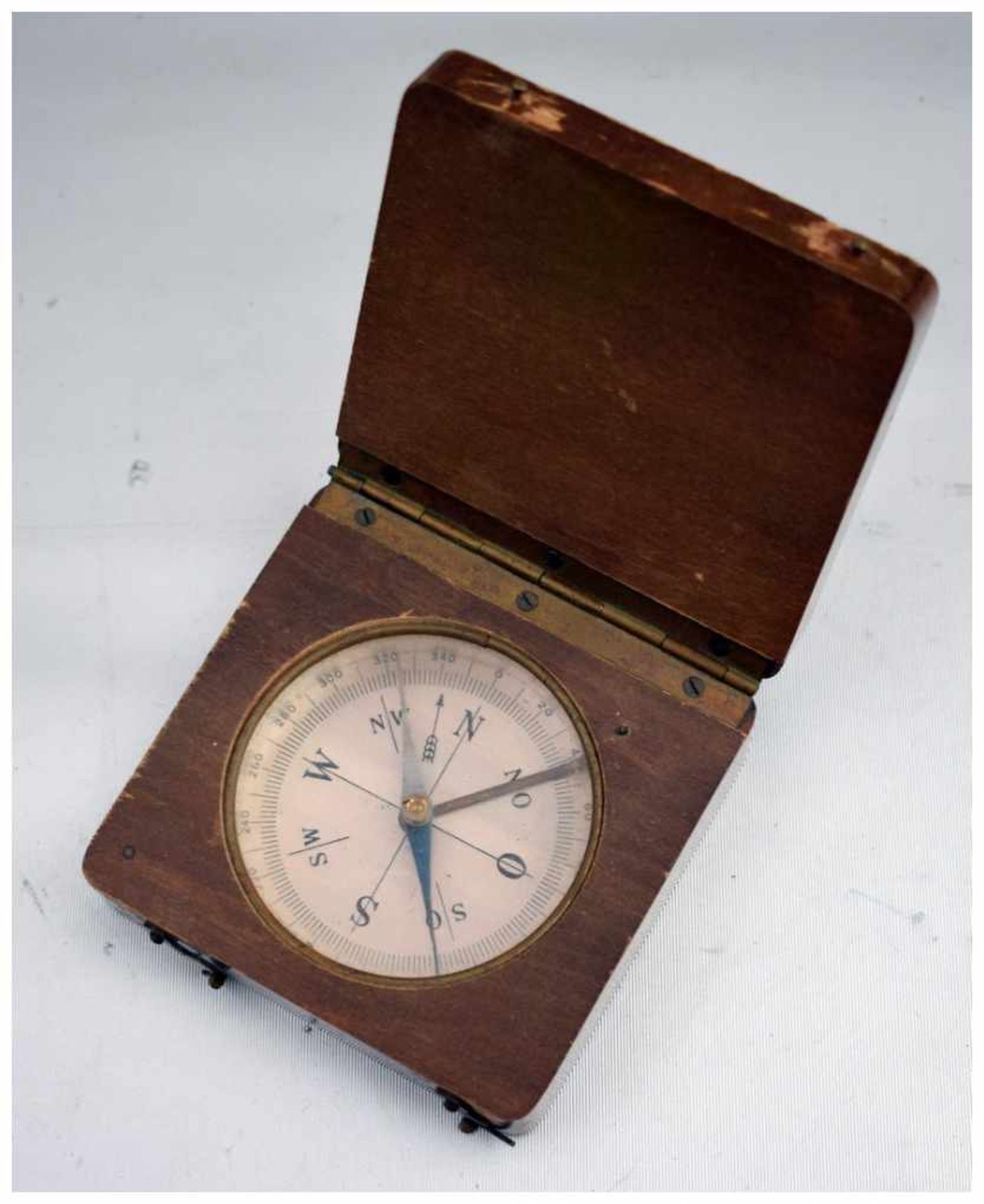 Kompass in Hartholzgehäuse, 8 X 8 cm