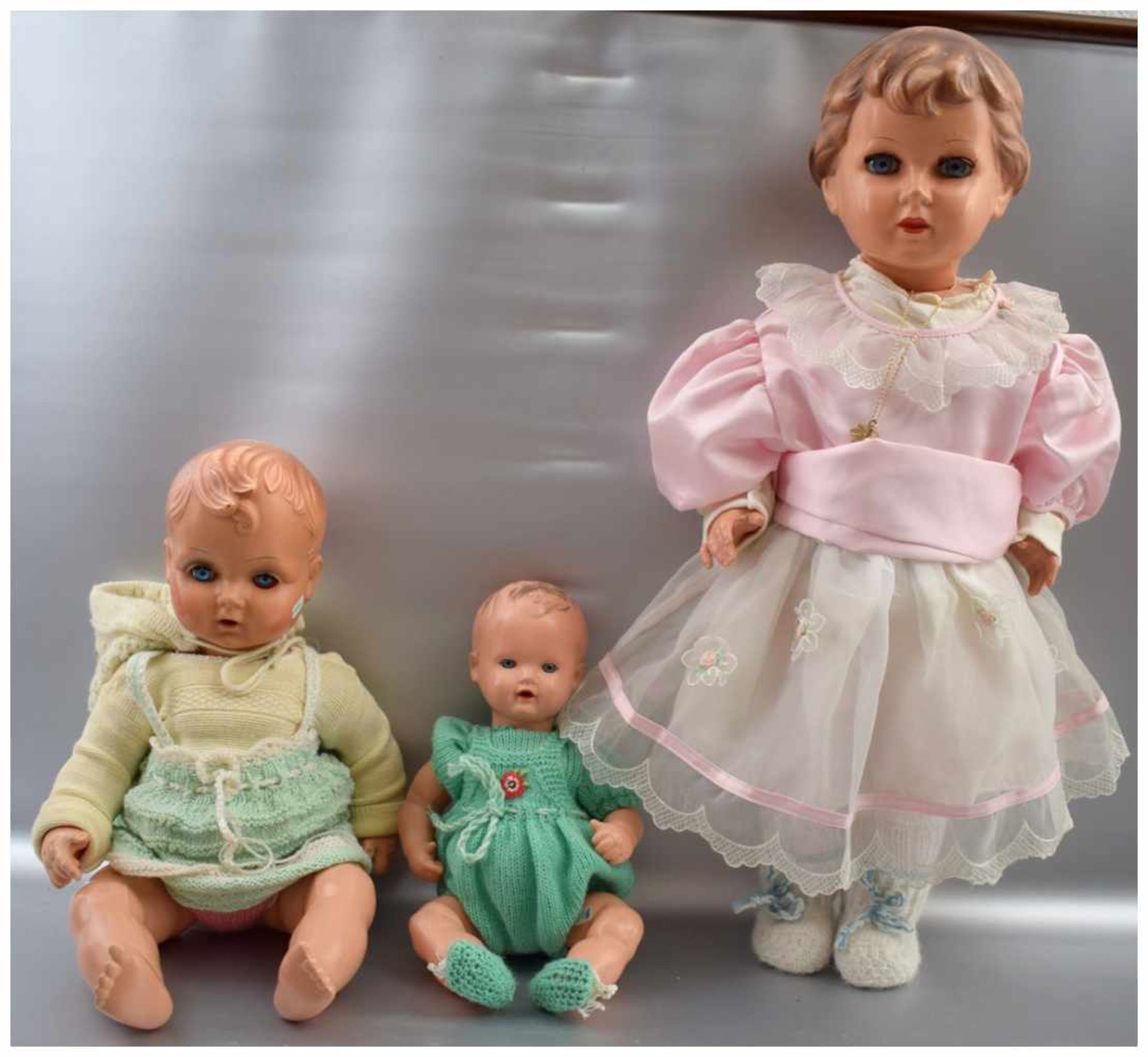 Konvolut drei Puppen Bakelit, in verschiedenen Größen und Ausführungen