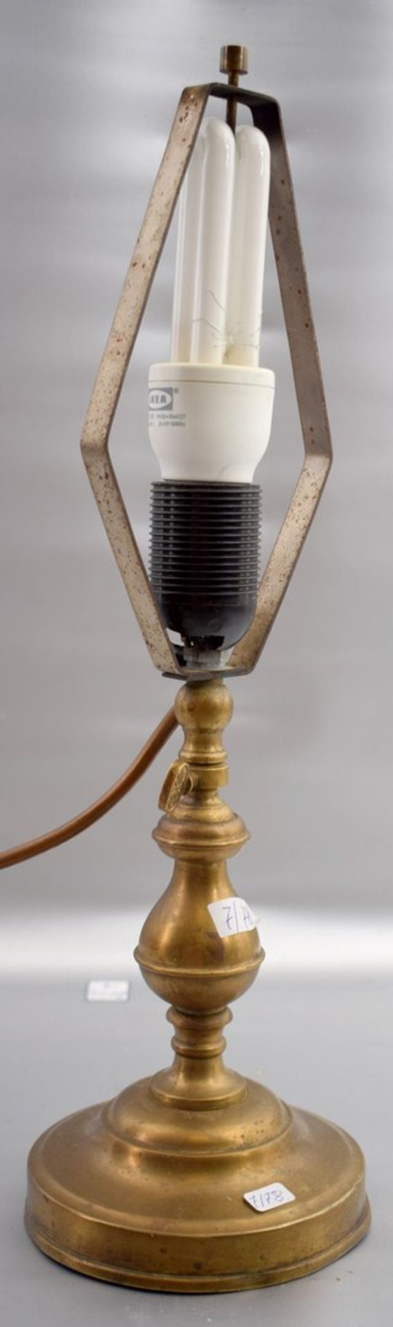 Tischlampe 1-lichtig, runder Messingfuß und -schaft, höhenverstellbar, Fassung besch., H 40 cm