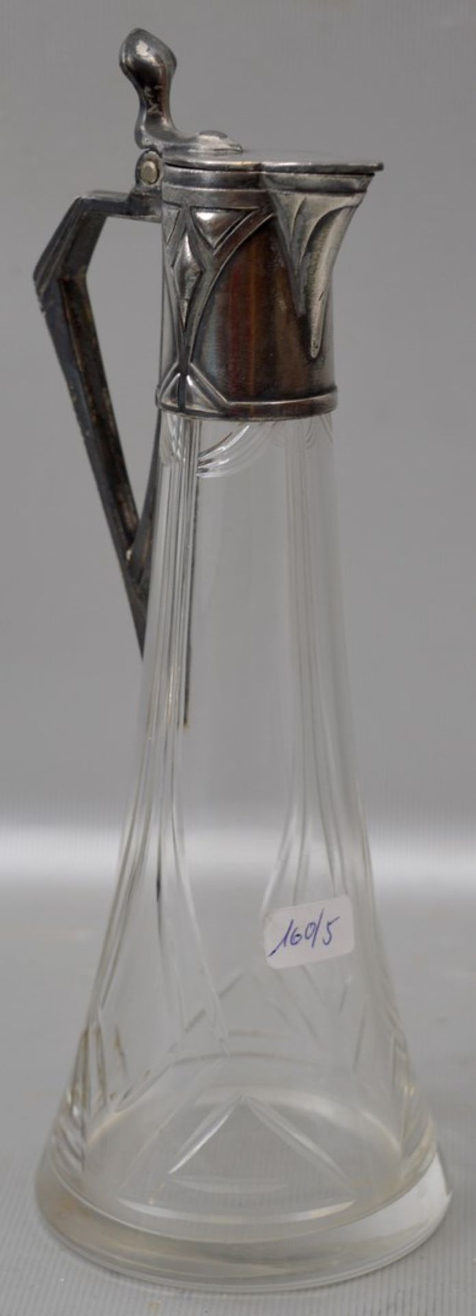 Jugendstil-Likörkaraffe farbl. Glas, Griff und Ausgießer Weißmetall, mit Jugendstil-Ornamenten
