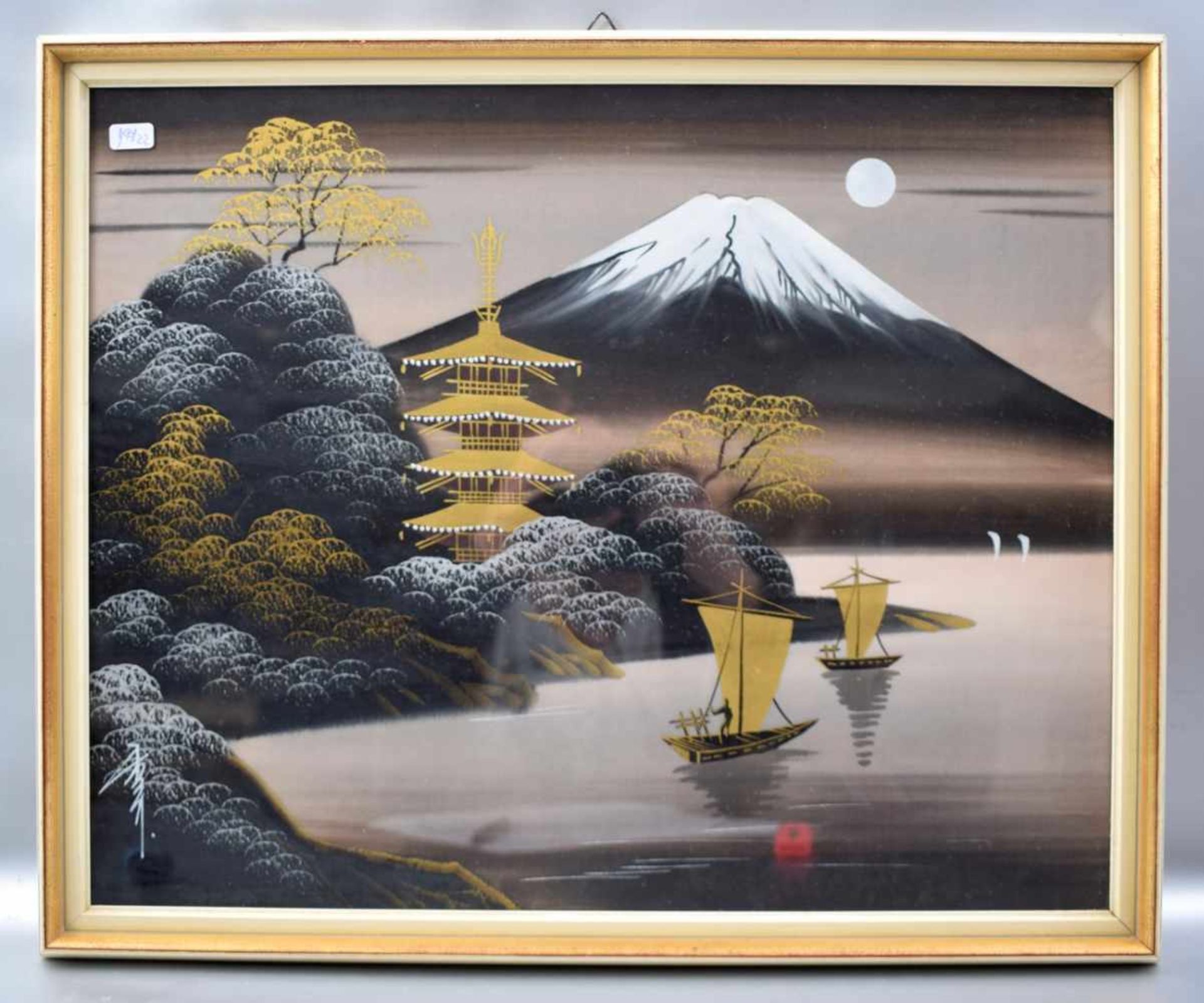 Seidenmalerei abendliche asiatische Seelandschaft mit goldenem Tempel und Dschunken, im