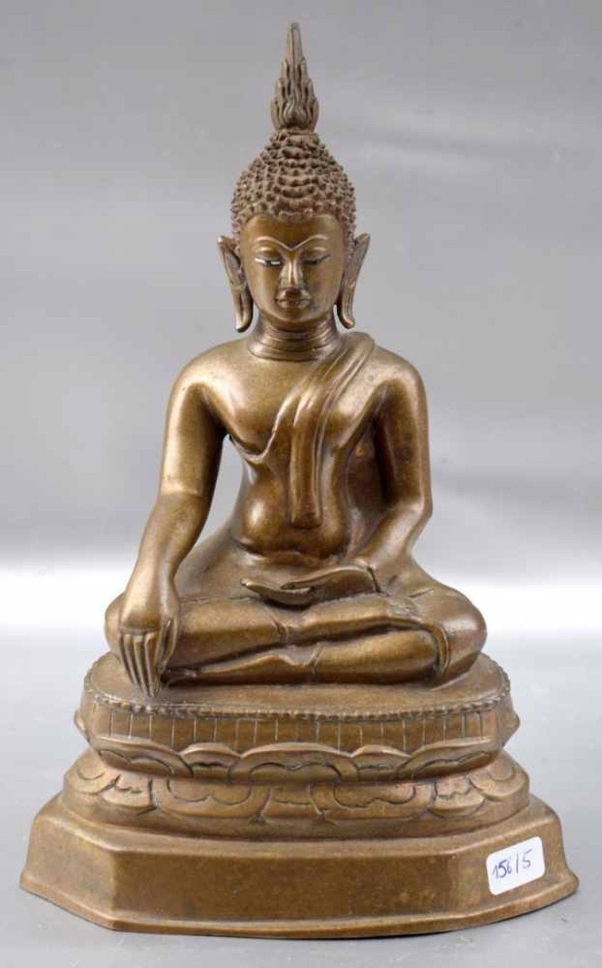 Sitzender Buddha Bronze, auf ovalem Sockel, H 20 cm