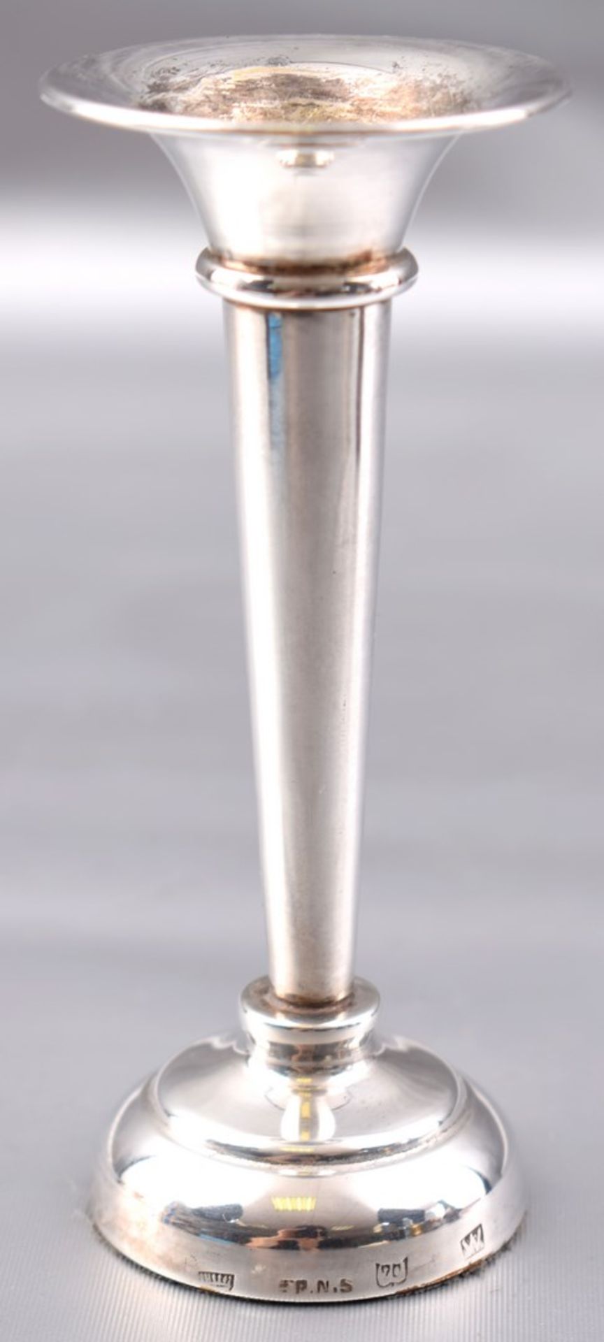 Vase runder Fuß und Schaft, H 11 cm