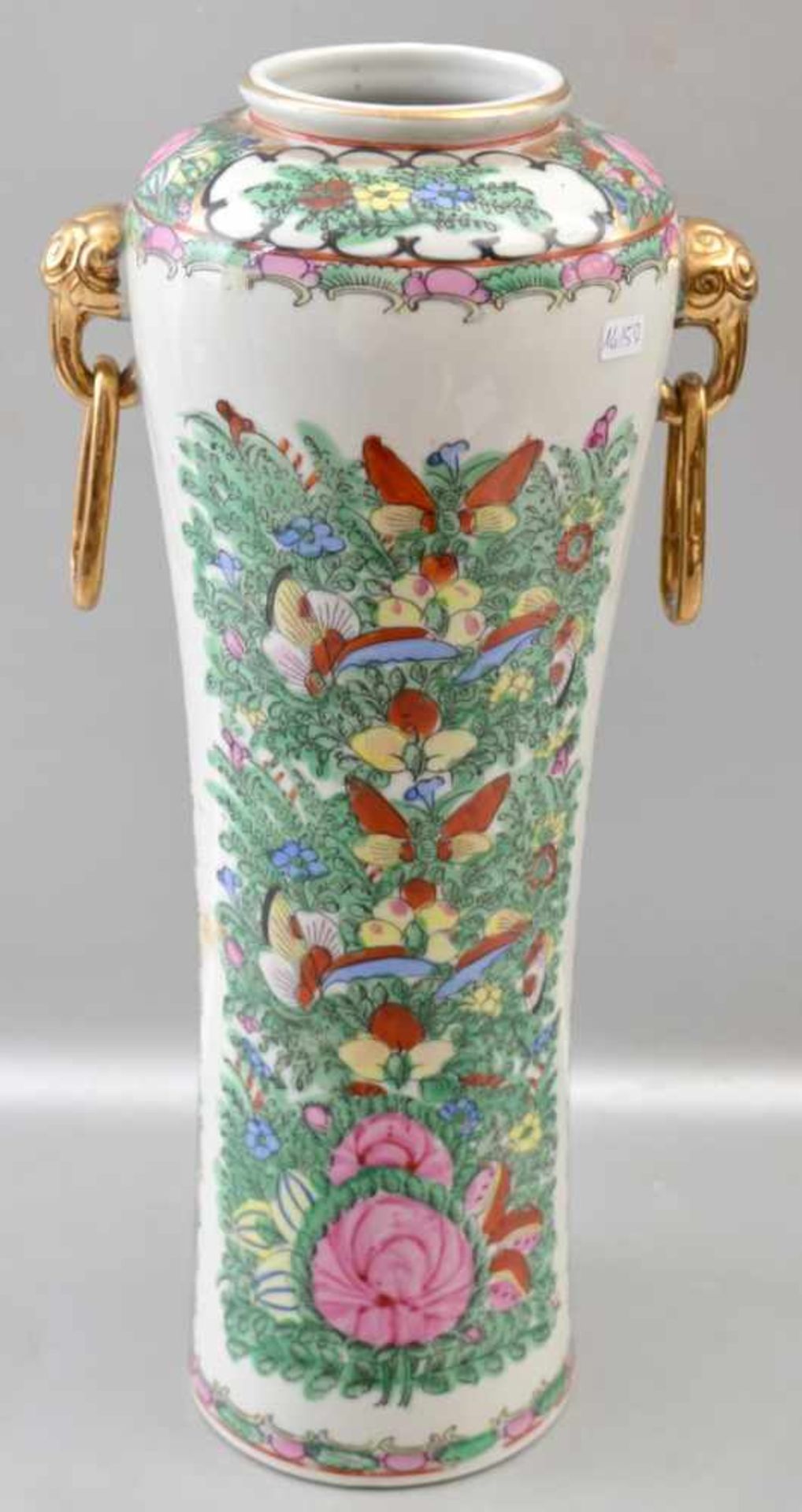 Vase Porzellan, zylindrische Form, Wandung mit asiatischer Blumen- und Insektenverzierung, zwei gold