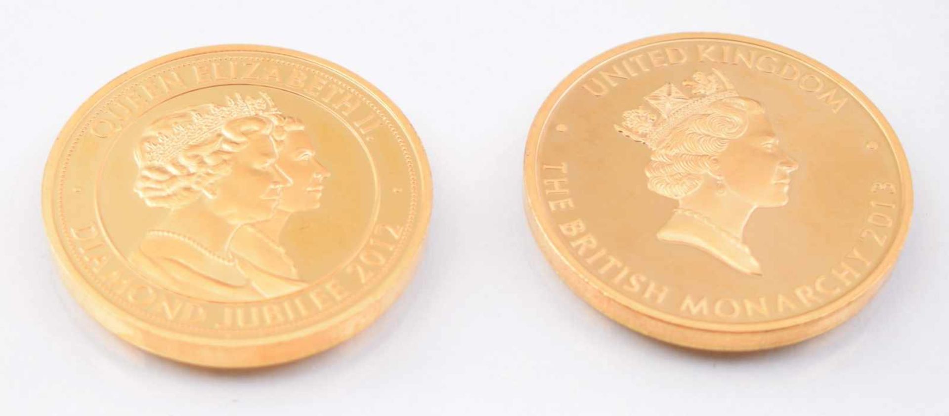 Zwei Medaillen vergoldet, anlässlich des Diamantenen Thronjubiläums von 2012 und 2013 der Queen