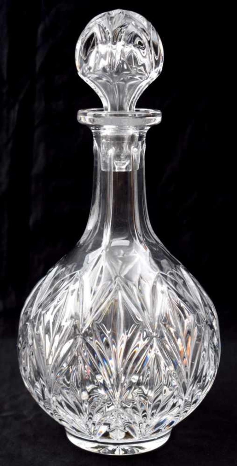 Karaffe farbl. Glas, gebaucht, geschliffen, H 30 cm