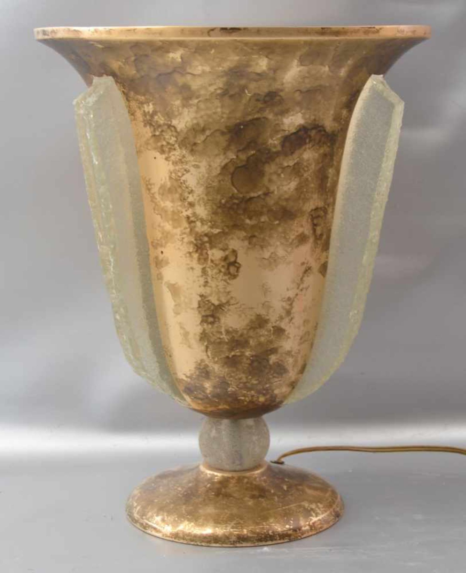 Tischlampe 1-lichtig, Metall, vergoldet, mit drei Bruchglasstreifen, Dm 28 cm, H 35 cm