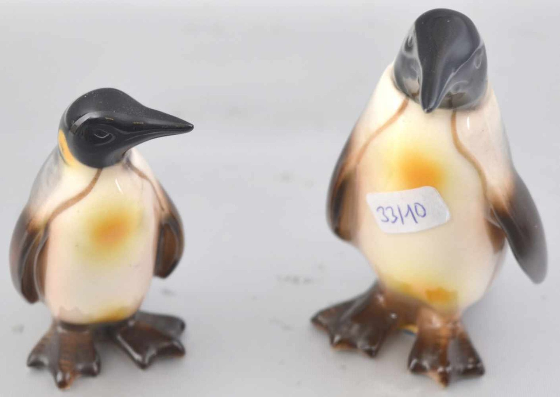 Zwei Pinguine bunt bemalt, H 8 cm bzw. 7 cm, FM Goebel