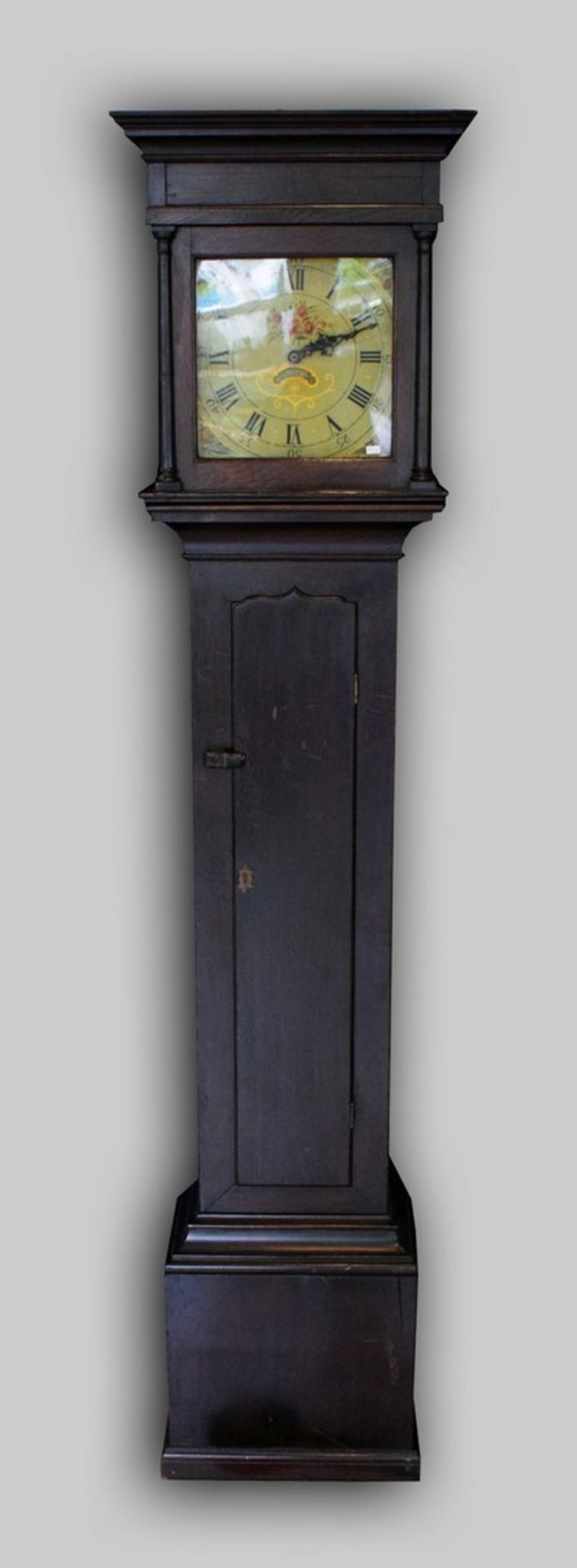 Biedermeier-Standuhr Hartholz, kantiger Sockel, Mittelteil mit einer Tür, Metallzifferblatt mit