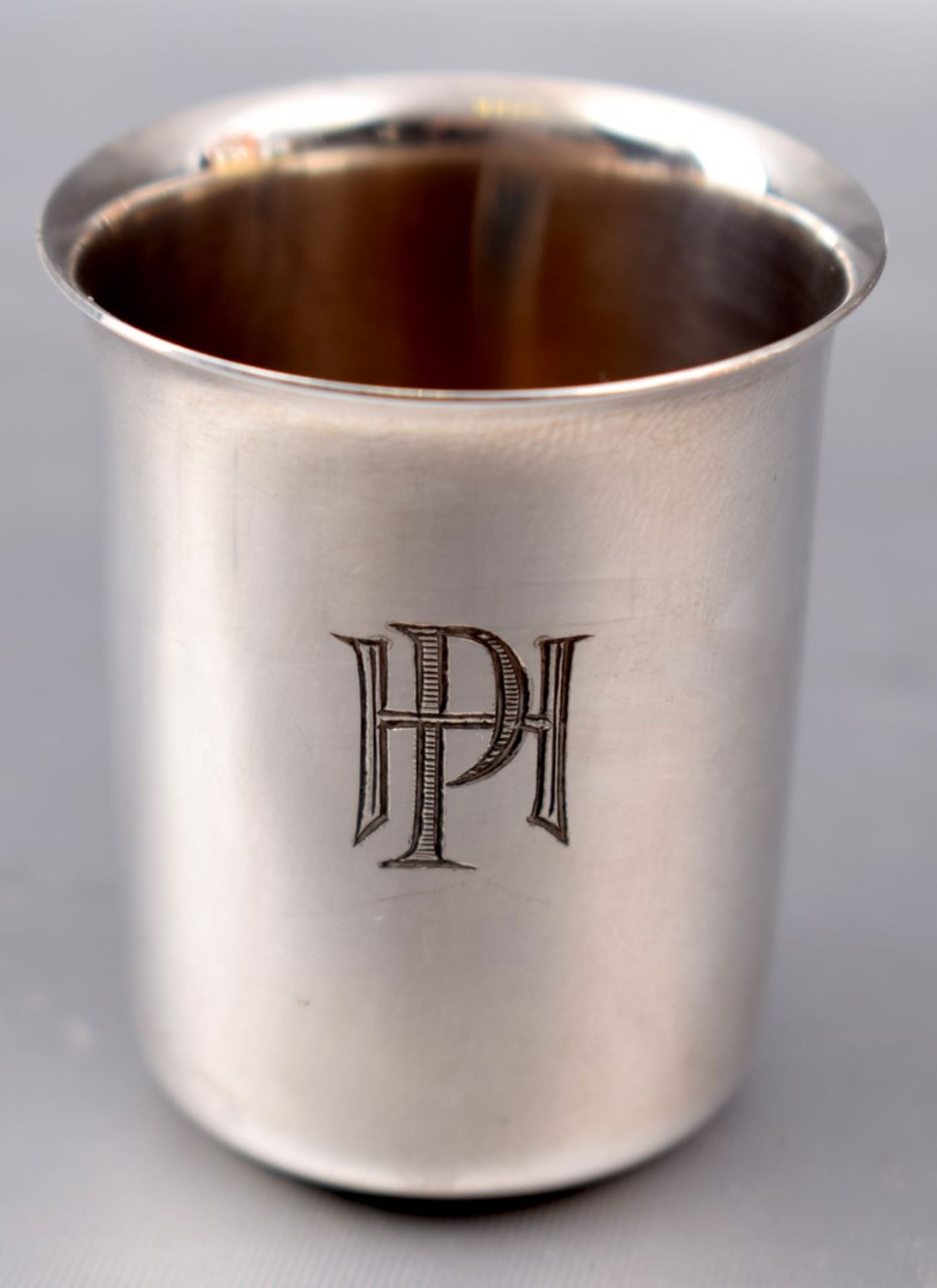 Becher rund, mit Monogramm HP, im Boden sign. CWM 1994-1999, H 4,5 cm, 925er Sterlingsilber