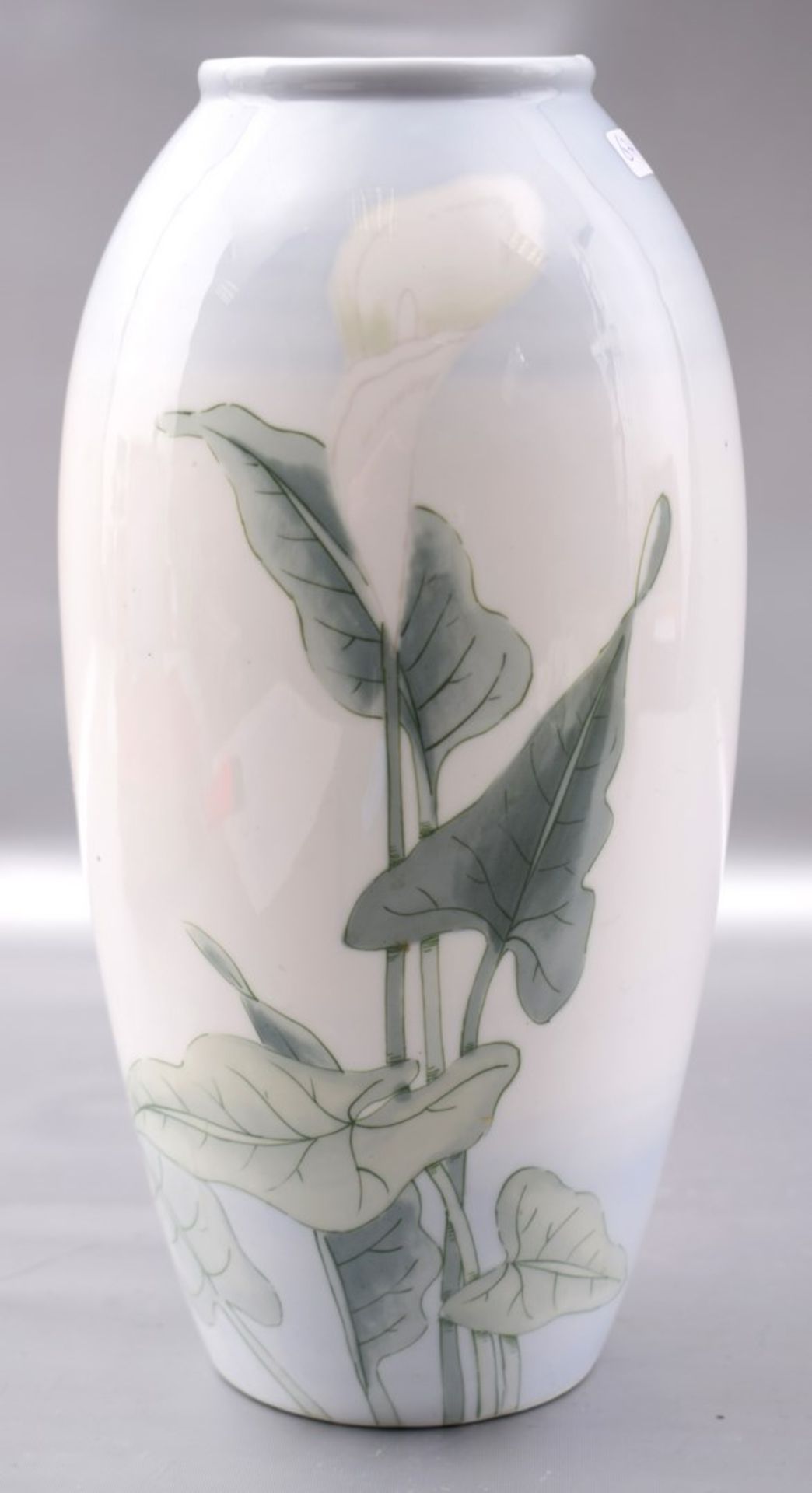 Vase Wandung mit Jugendstil-Blüten verziert, blau und grün bemalt, H 25 cm