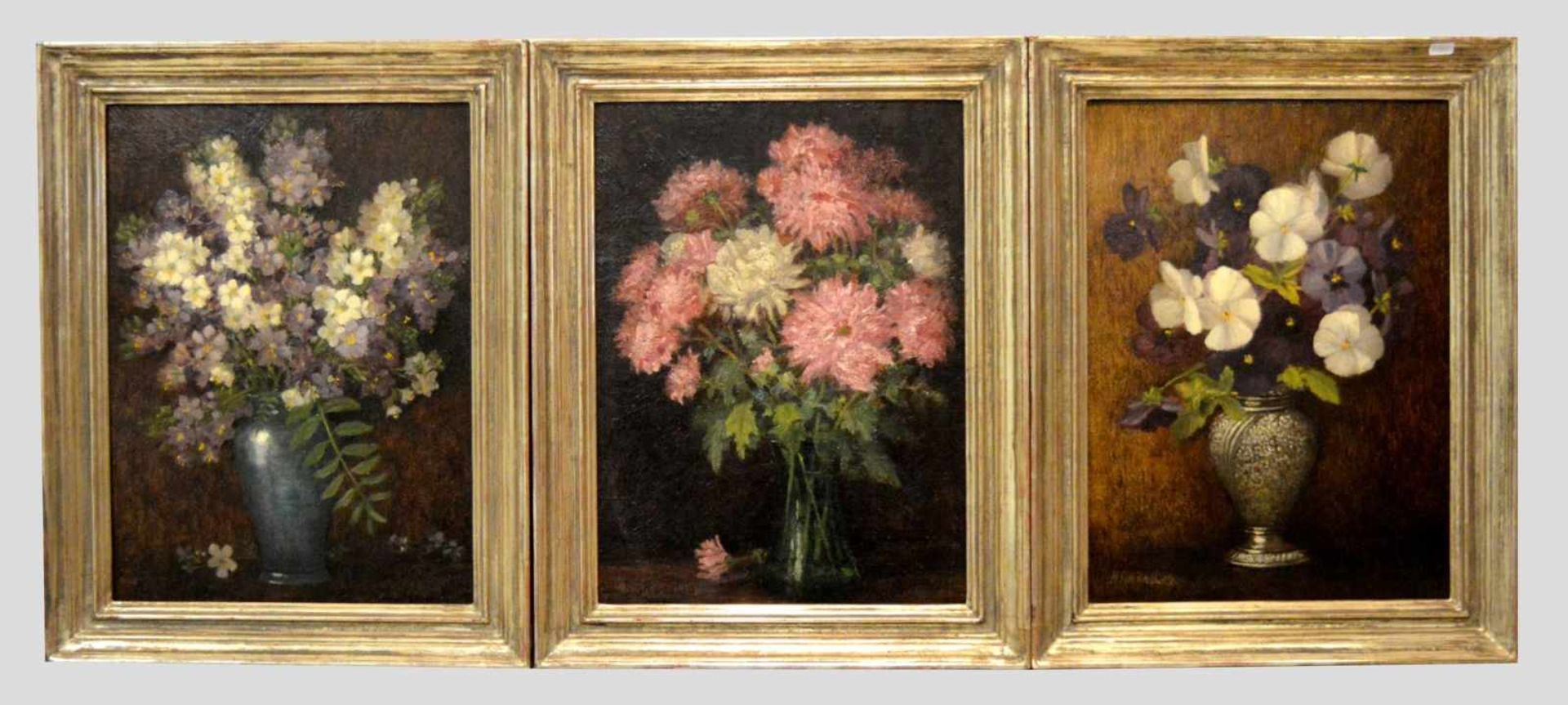 Unbekannter Maler Anfang 20. Jh., drei Gemälde, bunte Blumenstilleben, Öl/Holz, u.l.sign., 28 X 38