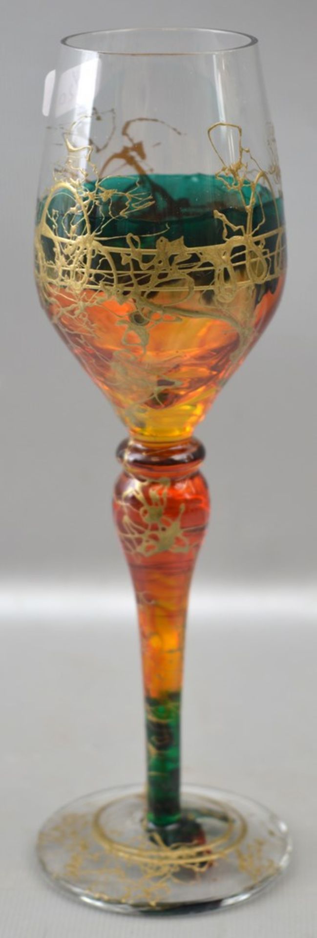 Likörglas farbl. Glas, mit buntem Verlauf, gold verziert, H 19 cm