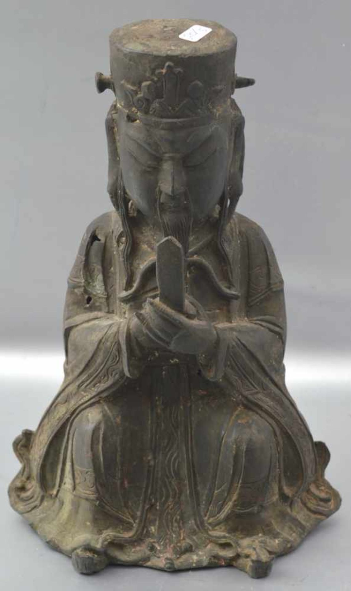 Asiatischer Mönch auf Holzsockel, Bronze patiniert, H 28 cm, 18./19. Jh.