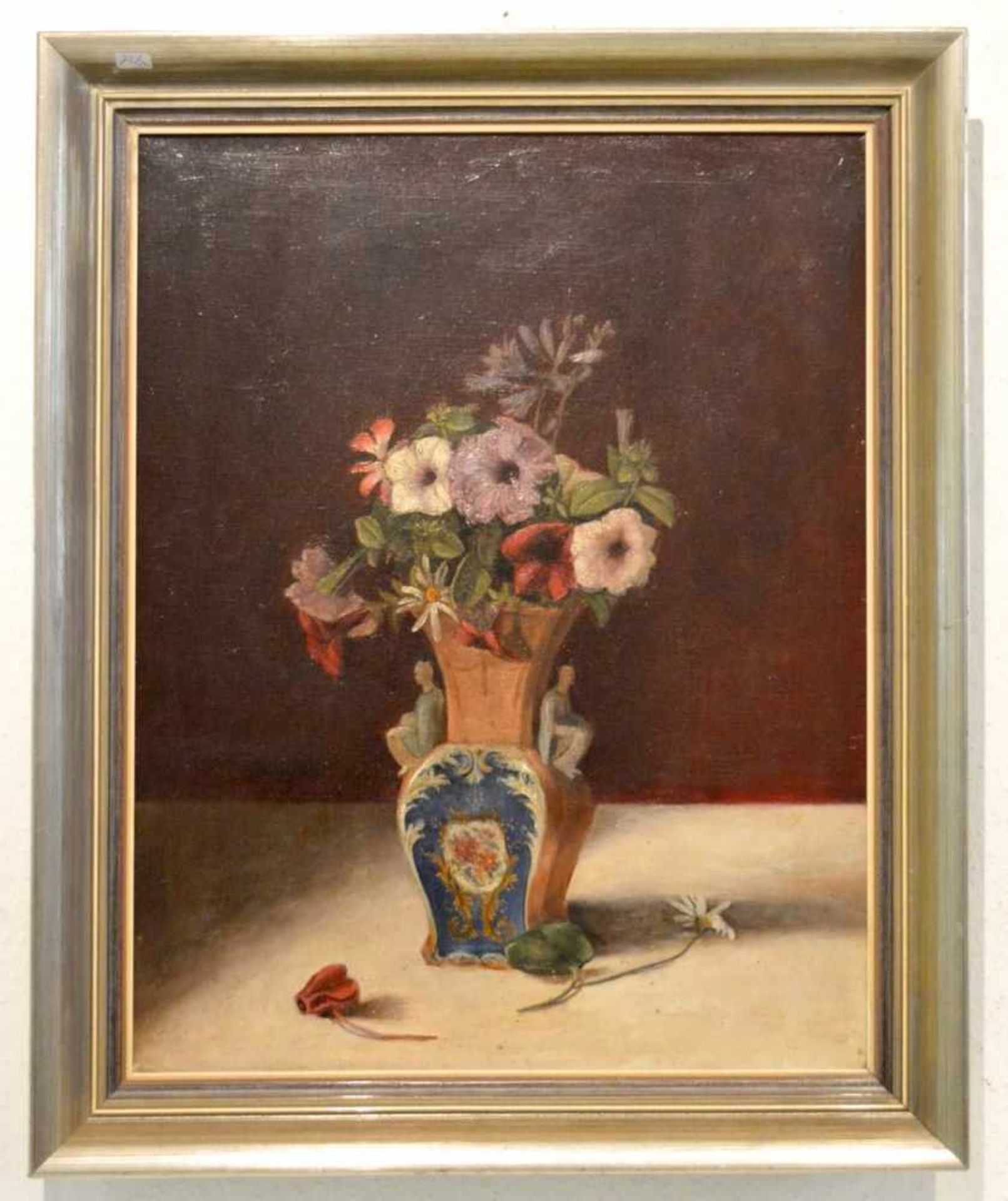 Unbekannter Maler um 1900, Blumenstrauß in bemalter Vase, Öl/Lwd., 38 X 48 cm, Rahmen