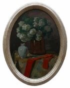 Monogrammist V.v.B (1.H.20.Jh.) "Stillleben" mit Blumen in Vase, weitere Vase und roter Schal auf