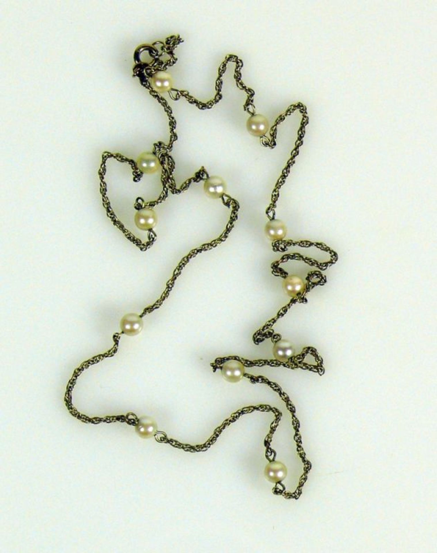 Halskette 8ct GG; mit 12 kl. Perlen besetzt; L: ca. 55 cm; 4,5g - Bild 2 aus 2
