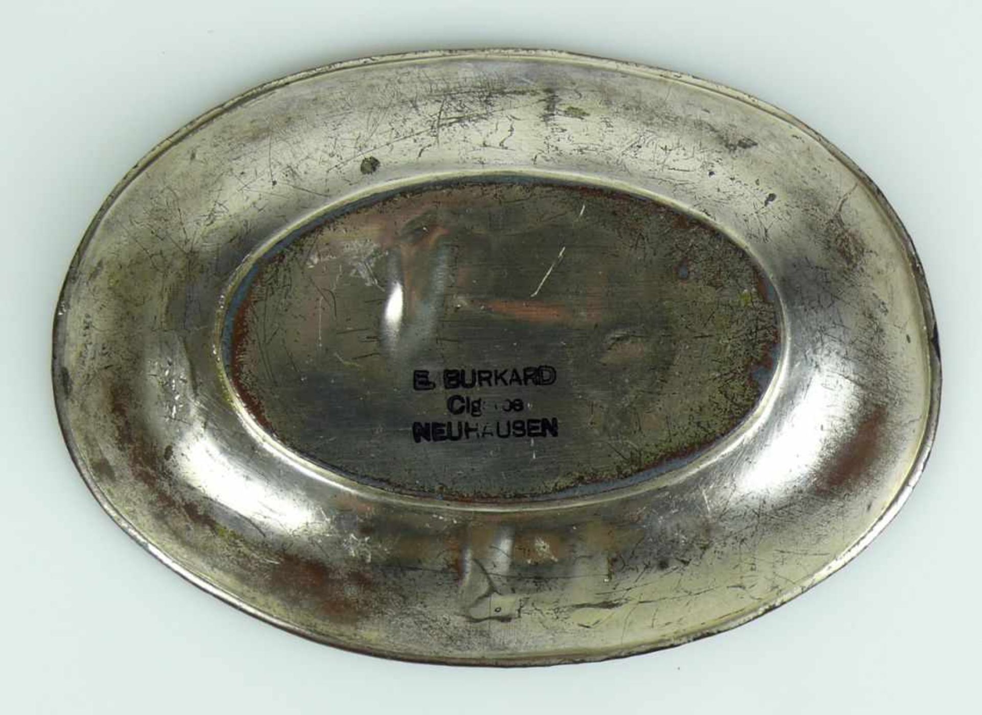 Schale (China, wohl 19. Jh.) ovale Form mit schräg hochgezogener Wandung; im Spiegel relieffierter - Bild 3 aus 3