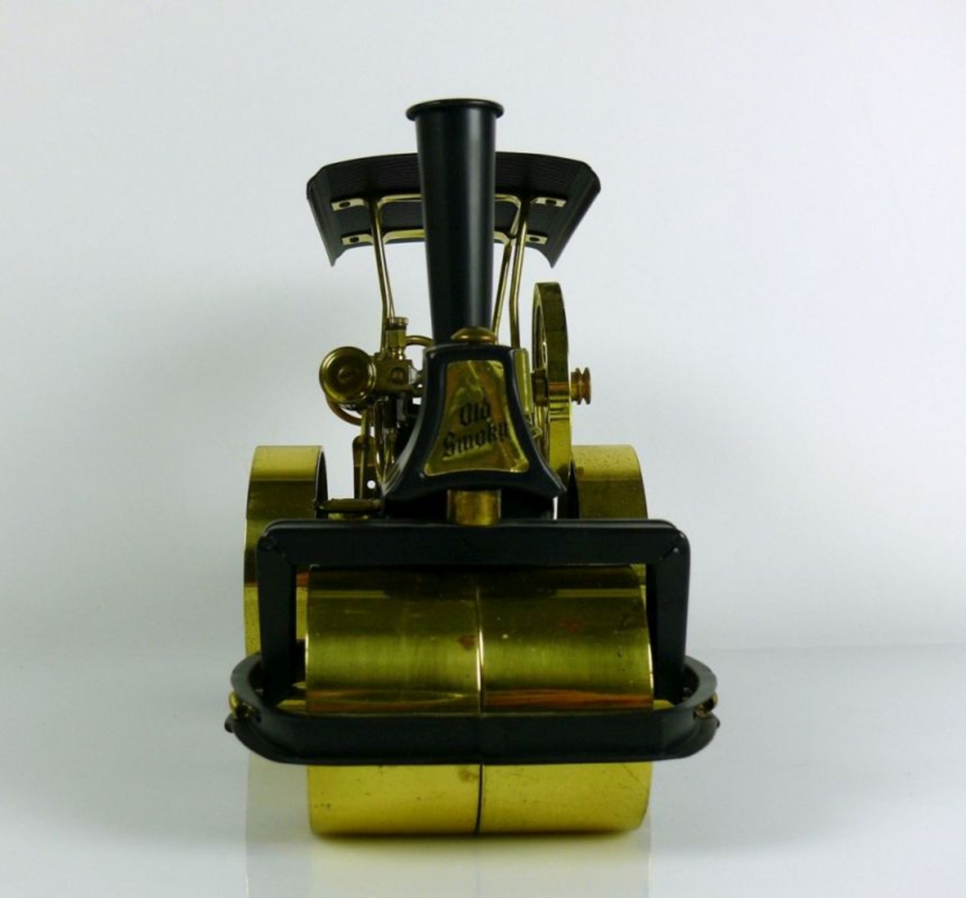 Dampfmaschine (20.Jh.) Messing und geschwärztes Blech; Bodenunterseite mit Aufschrift: Made in - Bild 4 aus 6