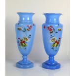 Paar Vasen (19.Jh.) hellblaues Opalinglas mit frontseitiger, farbiger Emailmalerei; Blütendekor;