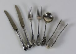 Div. Besteckteile jeweils Silber 800; dabei: Paar im Jugendstil verziertes Dessertbesteck,