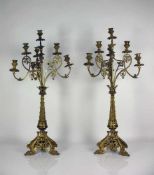 Paar große Kerzenständer (Historismus, 2.H.19.Jh.) Messing/Bronze; jeweils auf 3 drachenförmigen