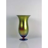 WMF-Myra-Vase (1.H.20.Jh.) goldfarben lüstrierender Dekor; auf Scheibenfuß mit kurzem Schaft;
