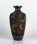 Cloisonné-Vase (China, um 1900) farbig emaillierter Blütendekor mit Rautenmuster; an der Schulter