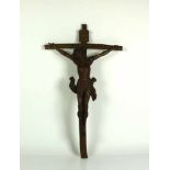 Christus am Kreuz (17. und 19.Jh.) fein geschnitzter Holzkorpus; Oberarme und Kreuz später
