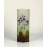 DAUM-Vase (um 1910) ovoider Korpus; farbloses Glas mit milchfarbenem Unterfang; Wandung umlaufend