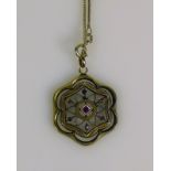 Halskette mit Anhänger (1.H.20.Jh.) Kette Silber verg.; floral durchbrochener Anhänger mit Rubine in