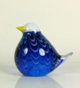 Vogel Vollglas blau unterfangen mit weiß und gelbem Dekor; H: 11 cm