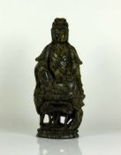 Buddha (China, um 1900) Speckstein; auf Lotussitz; H: ca. 32 cm