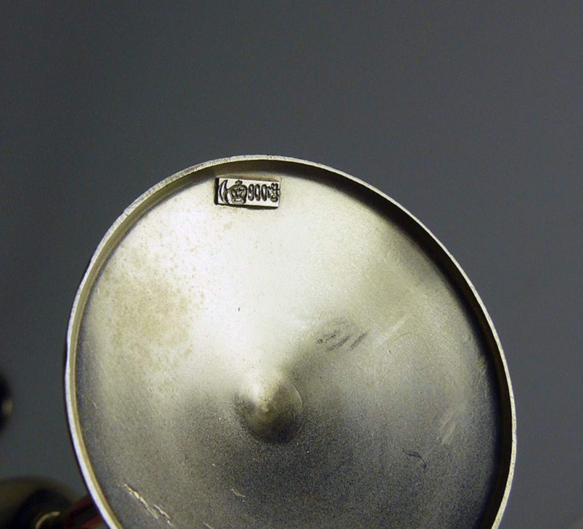 Satz von 6 Schnaps-/Likörbecher Deutsch, Silber 800; auf rundem Stand mit langem Stiel kelchförmiger - Bild 2 aus 2