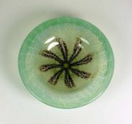 WMF-Ikora-Schale (1. H. 20. Jh.) grün-brauner Netzdekor; runde Form; D: 34,5 cm, Höhe: 8,5 cm