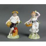 Paar Porzellanfiguren (Sitzendorf, 19./20.Jh.) "Junge mit Ährenkorb" und "Frau mit Blütenkorb";
