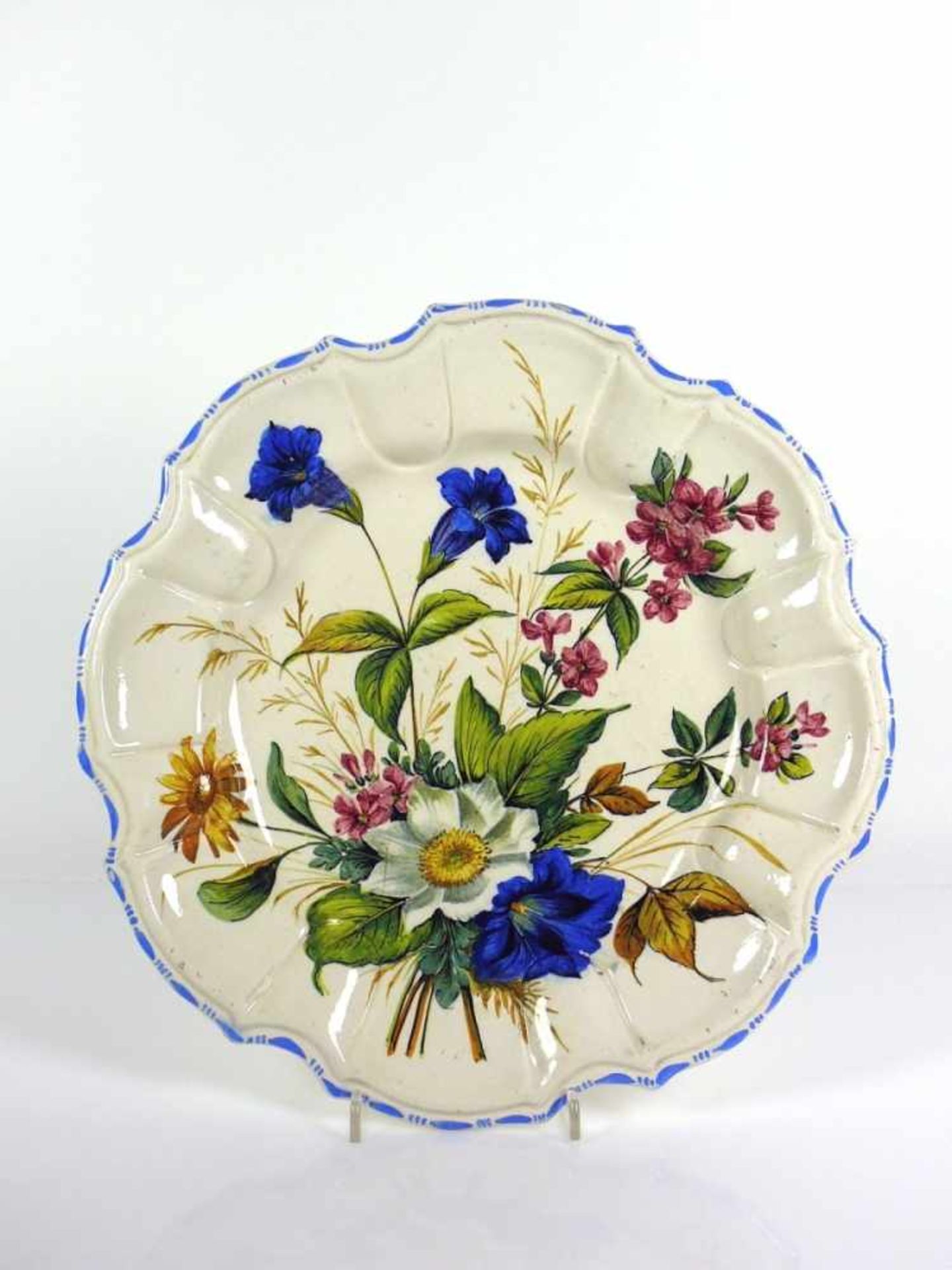 Deckelvase mit Teller (Italien, um 1900) Fayence; farbige Blütenmalerei; Vase mit gewölbtem - Bild 4 aus 5