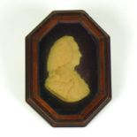 Wachsportrait (18. Jh.) in hochrechteckigem verglastem Holzrahmen; Seitenansicht; 15 x 11 cm