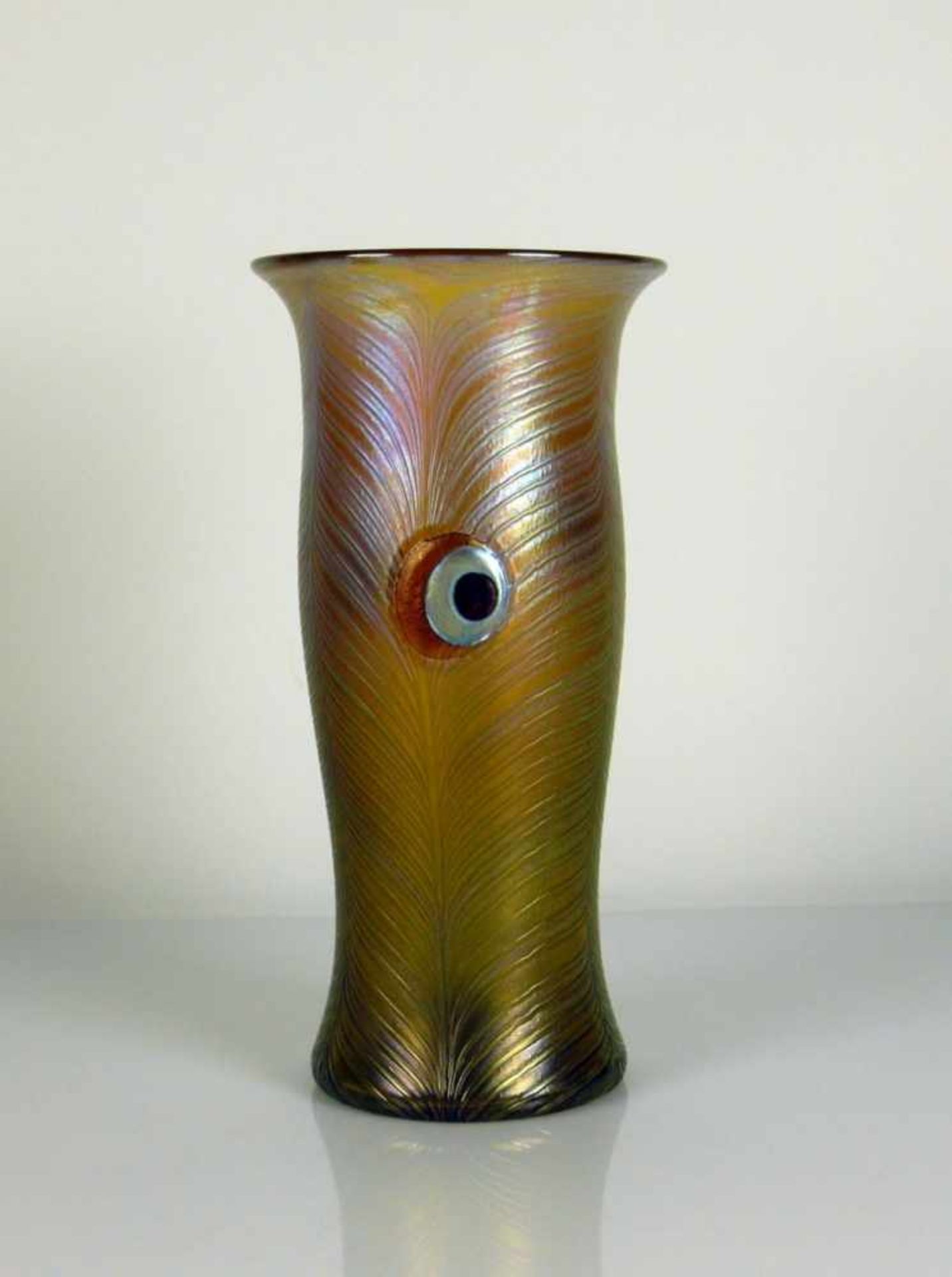 Vase (CZE) zylindrischer, leicht taillierter Korpus; Wandung mit Pfauenaugen-Dekor; silber-gelb