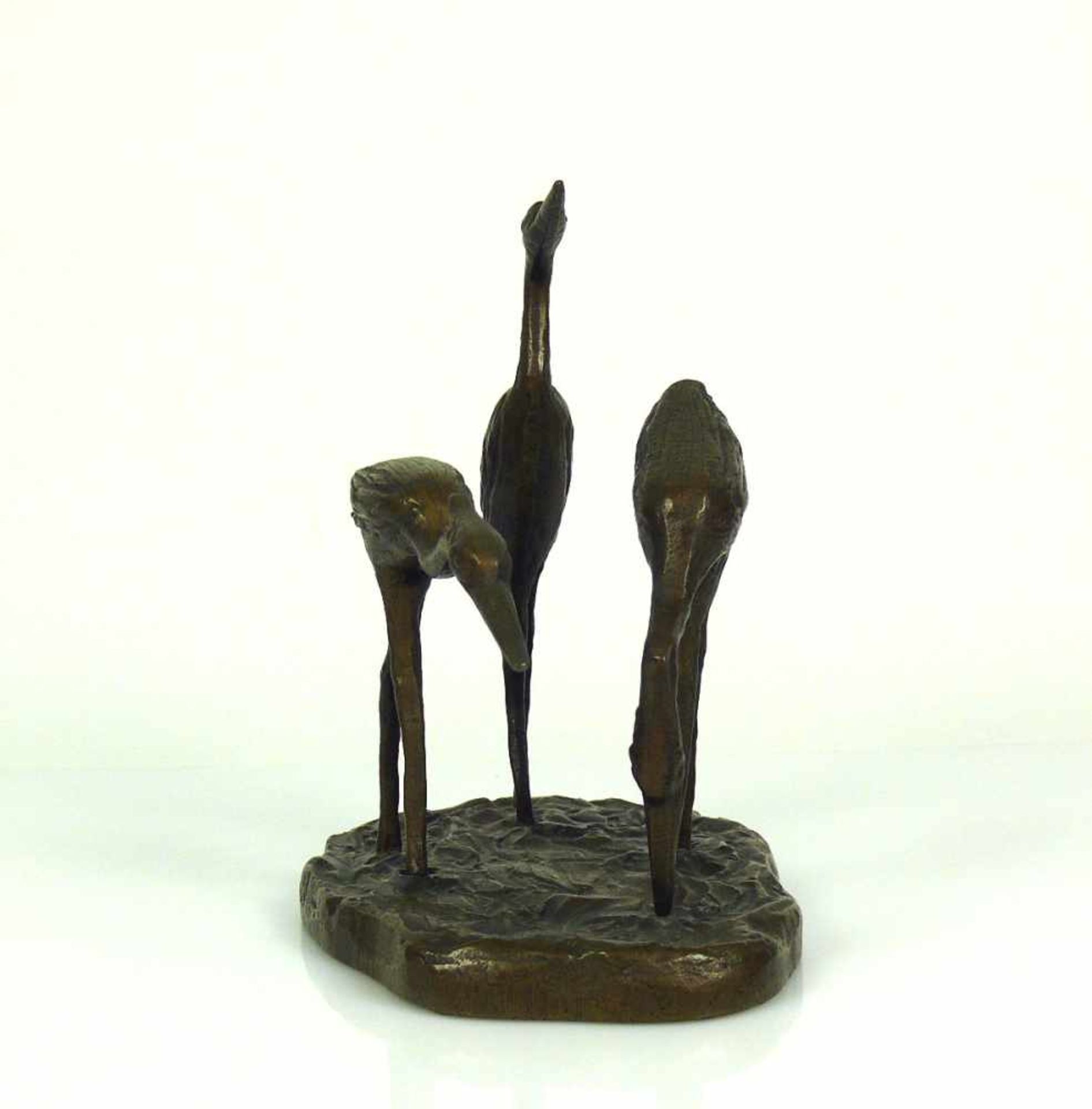 Fischreiher-Gruppe (20. Jh.) drei Fischreiher auf naturalistischem Sockel; Bronze, braun - Bild 2 aus 4