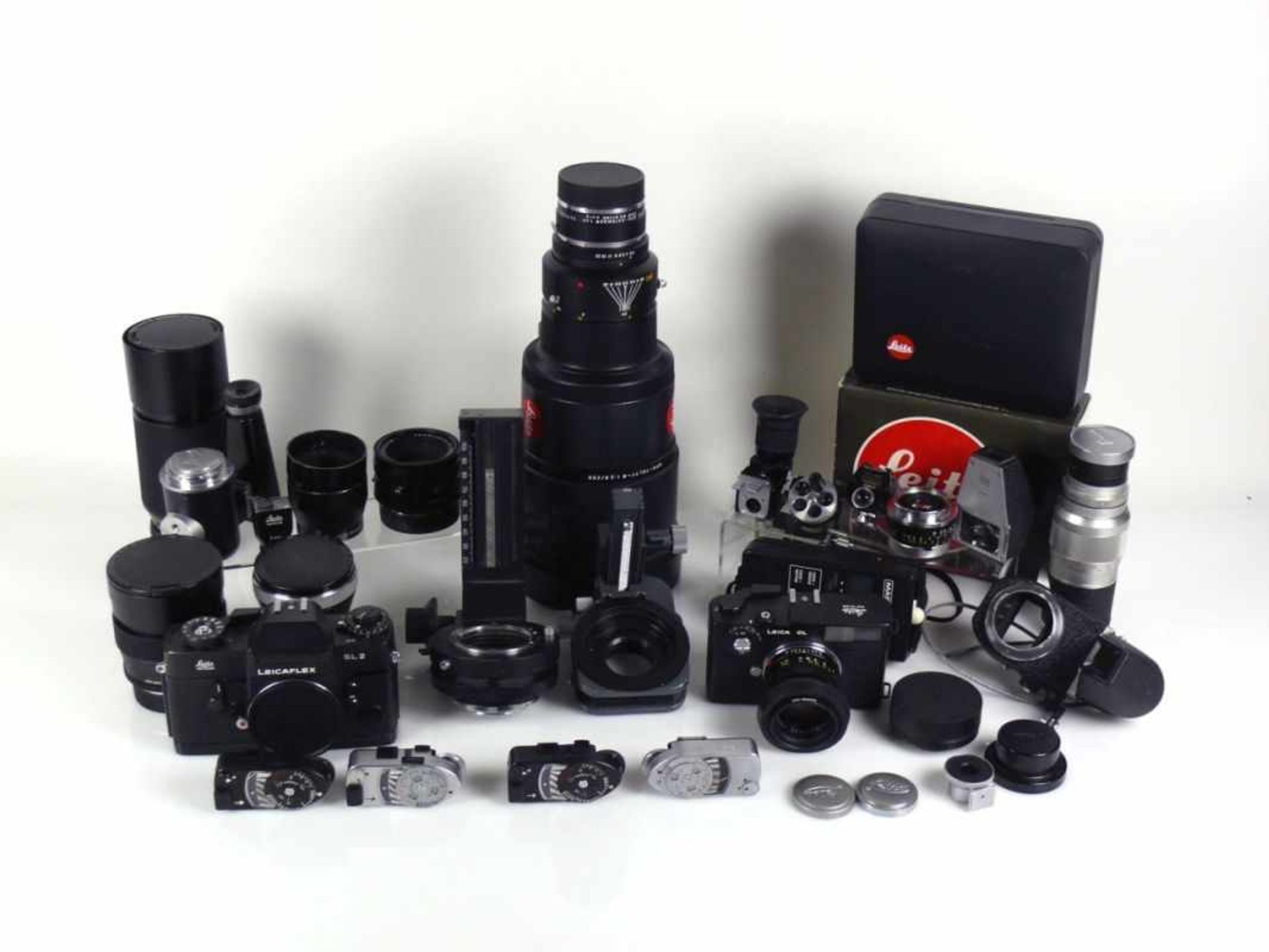 LEICA-Sammlung Teil II 2 Kameras; Leicaflex SL2 und Leica CL; mit div. Objektiven und weiterem