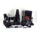 LEICA-Sammlung Teil II 2 Kameras; Leicaflex SL2 und Leica CL; mit div. Objektiven und weiterem